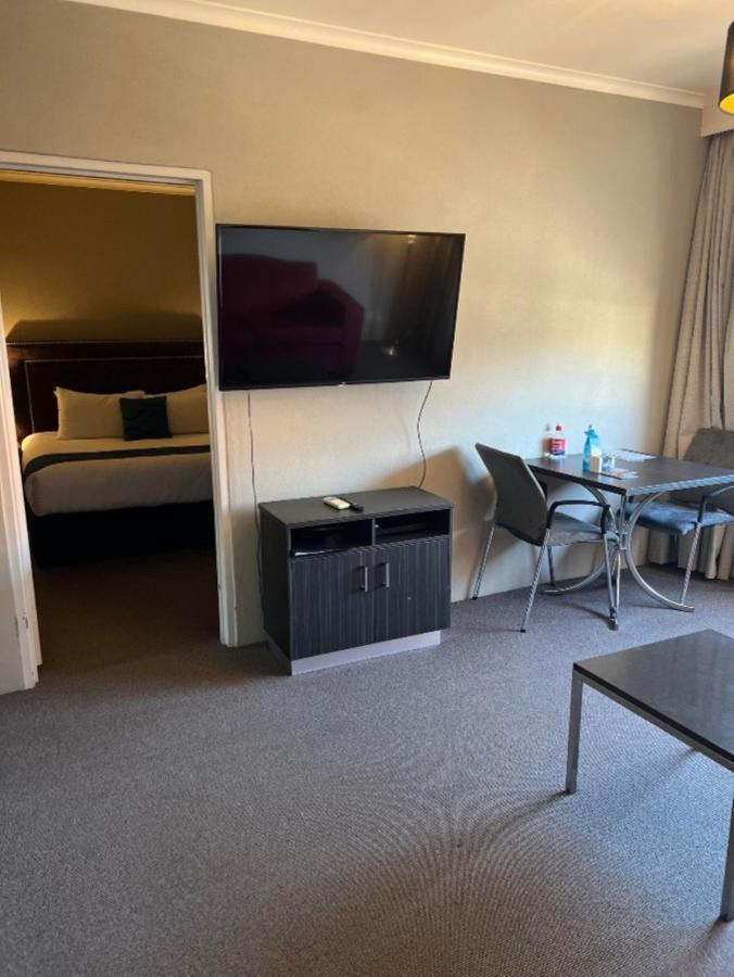 Mantra Pavilion Hotel Wagga Wagga Buitenkant foto
